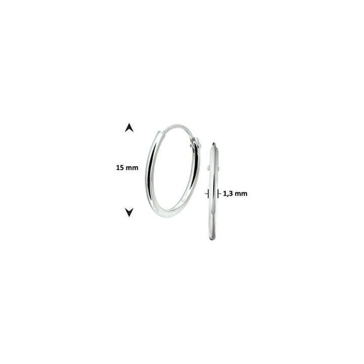 Zilveren oorringen 1,3 mm ronde buis van Van der Kooij Collectie met scharniersluiting, diameter 15 mm, weergegeven van voor- en zijkant op een witte achtergrond.