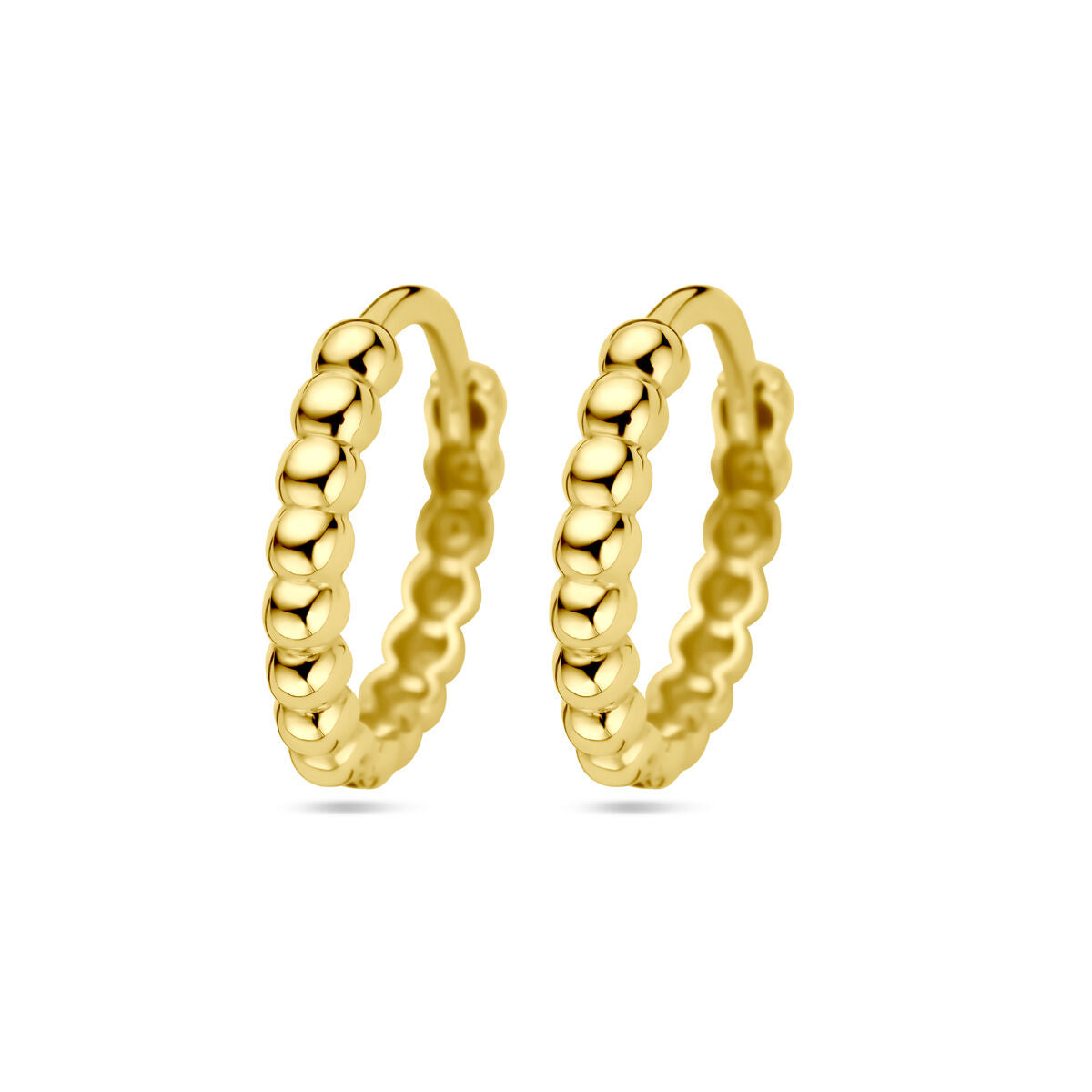 Klapp-Ohrringe aus 14K Gelbgold mit runden, hervorgehobenen Perlen.