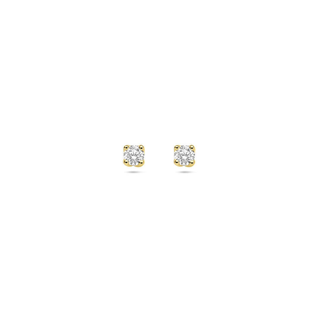 Een paar Van der Kooij Collectie 14K geelgoud oorknoppen met elk een 0,10ct briljant geslepen lab grown diamant (totaal 0,20ct, H SI, 3,25 mm), afgebeeld op een witte achtergrond.