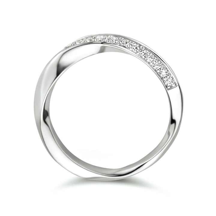Een stijlvolle Van der Kooij Collectie ring zirkonia zilver gerhodineerd, met aan één zijde een rij fonkelende steentjes voor een elegante look.