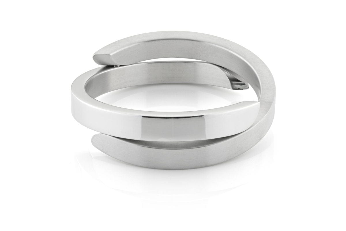 Halbe Armband aus Silber mit gekreuztem Design und glänzender Oberfläche