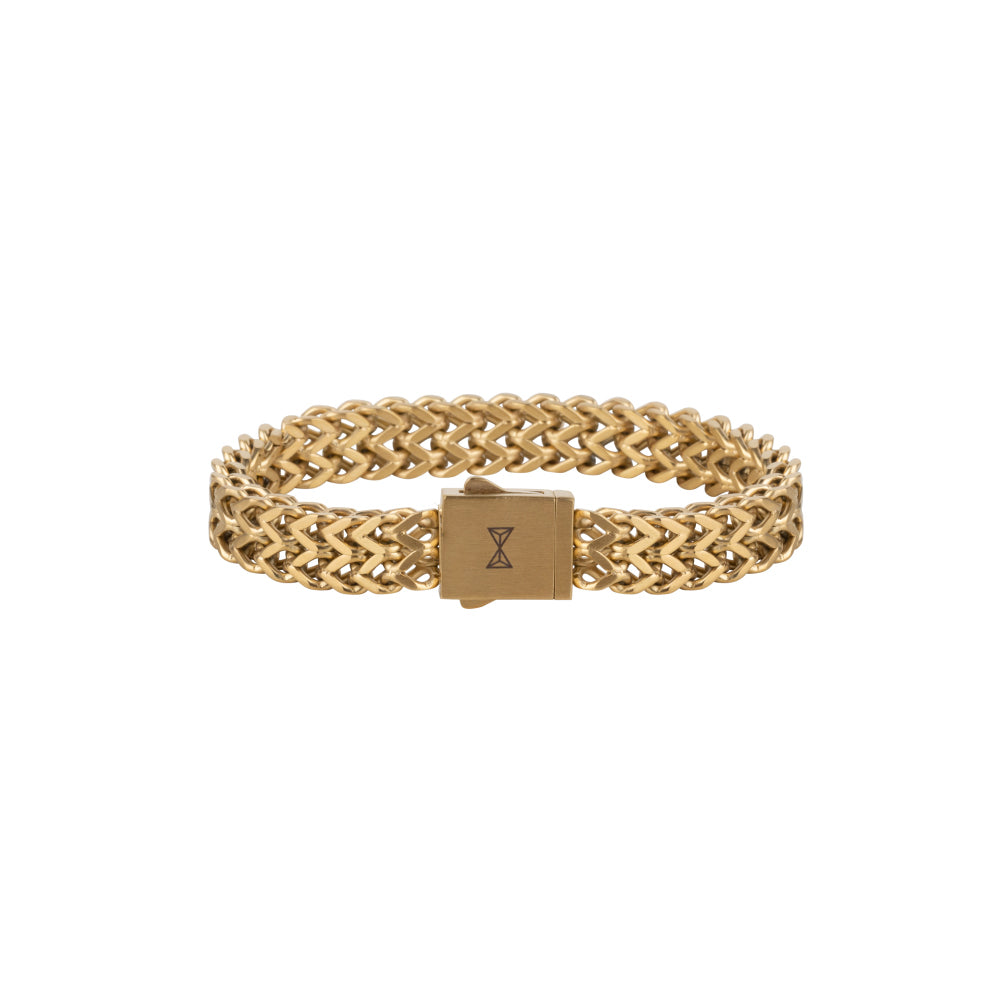 De Stalen heren armband Double V – Dore van AZE Jewels is een goudkleurige geweven schakelarmband met een gegraveerde vierkante sluiting, gemaakt van glanzend RVS 316L. Ideaal voor heren die waarde hechten aan verfijnde accessoires.