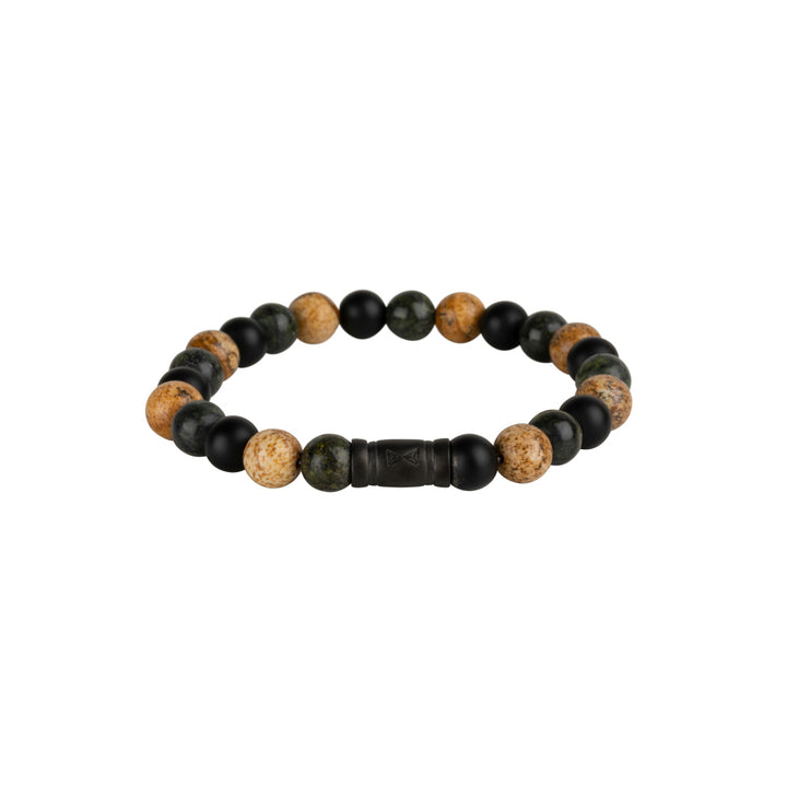 De Kralen armband heren - Ranger Peak - 8 mm van AZE Jewels heeft ronde, aardse stenen in de kleuren beige, zwart en donkergroen op een flexibele band met een centrale cilindrische connector, perfect voor mannen die subtiele elegantie waarderen.