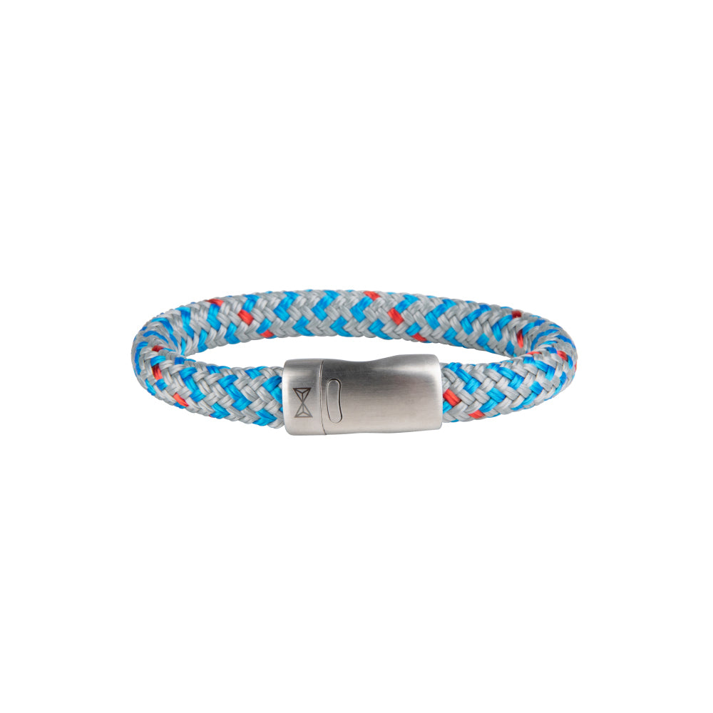 Armband aus geflochtenem blauen und weißen Material mit roten Akzenten und silbernem Verschluss