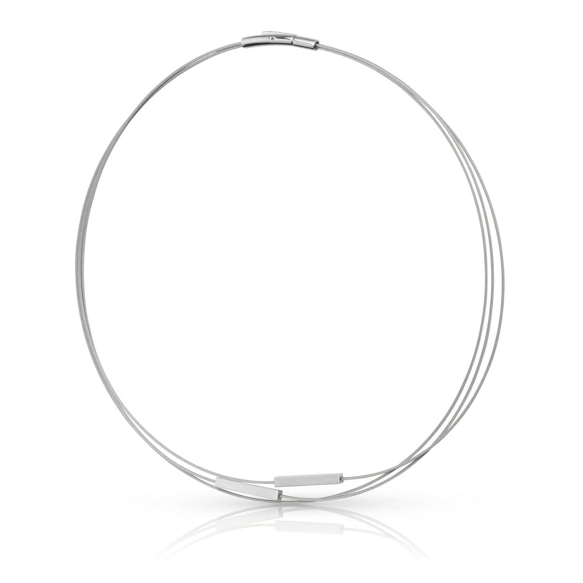 Collier aus Silber mit zwei parallelen Stäbchen und einem schlichten Verschluss