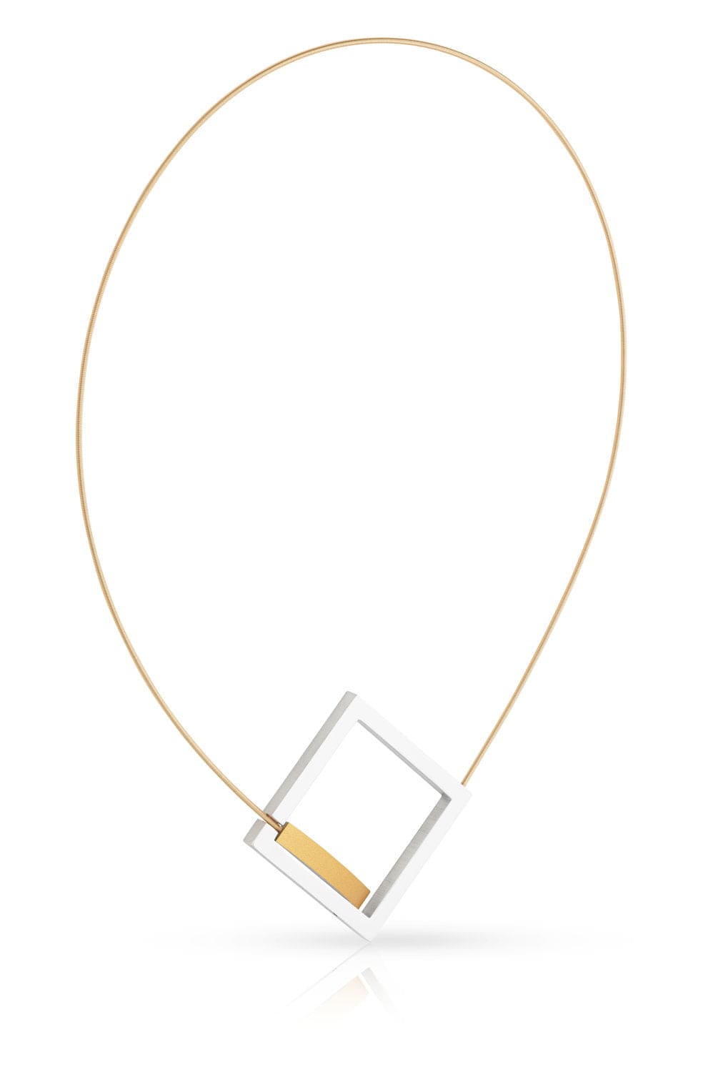 Collier mit quadratischem Anhänger und goldfarbener Bogenform an feiner Kette