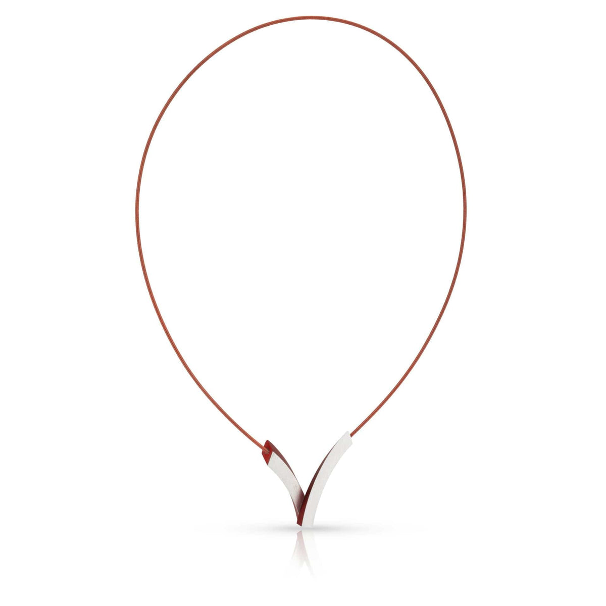 Collier mit rotem Band und V-förmigem Anhänger aus Silber