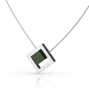 Collier mit quadratischem Anhänger in Silber und grünem Stein