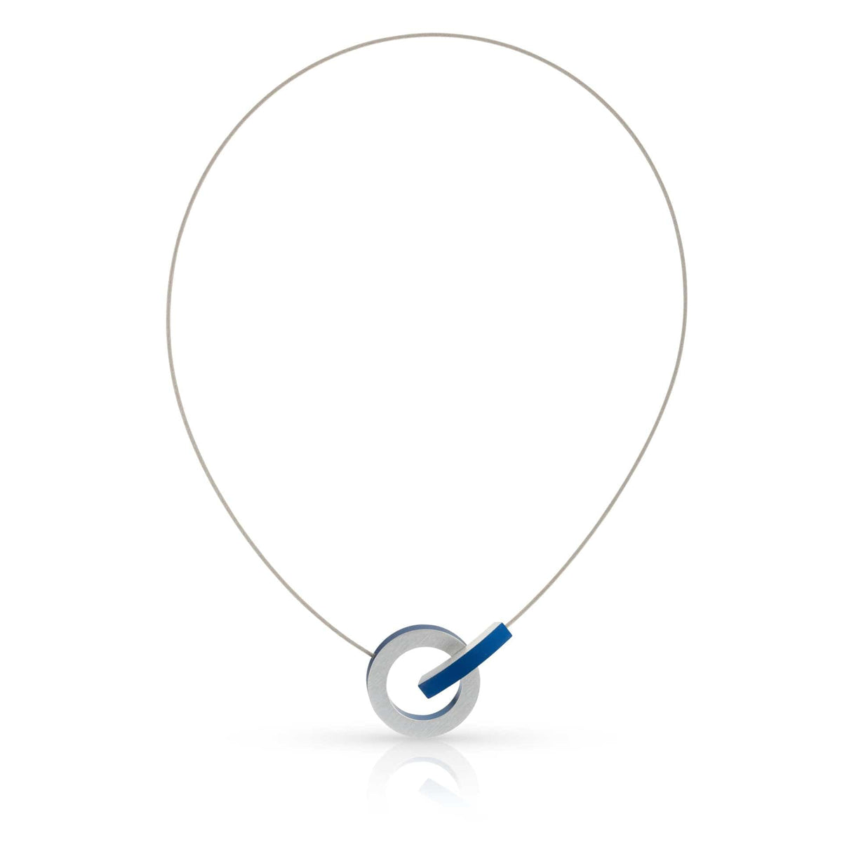 Collier mit silbernem Ring und blauem Bogen aus Kunststoff