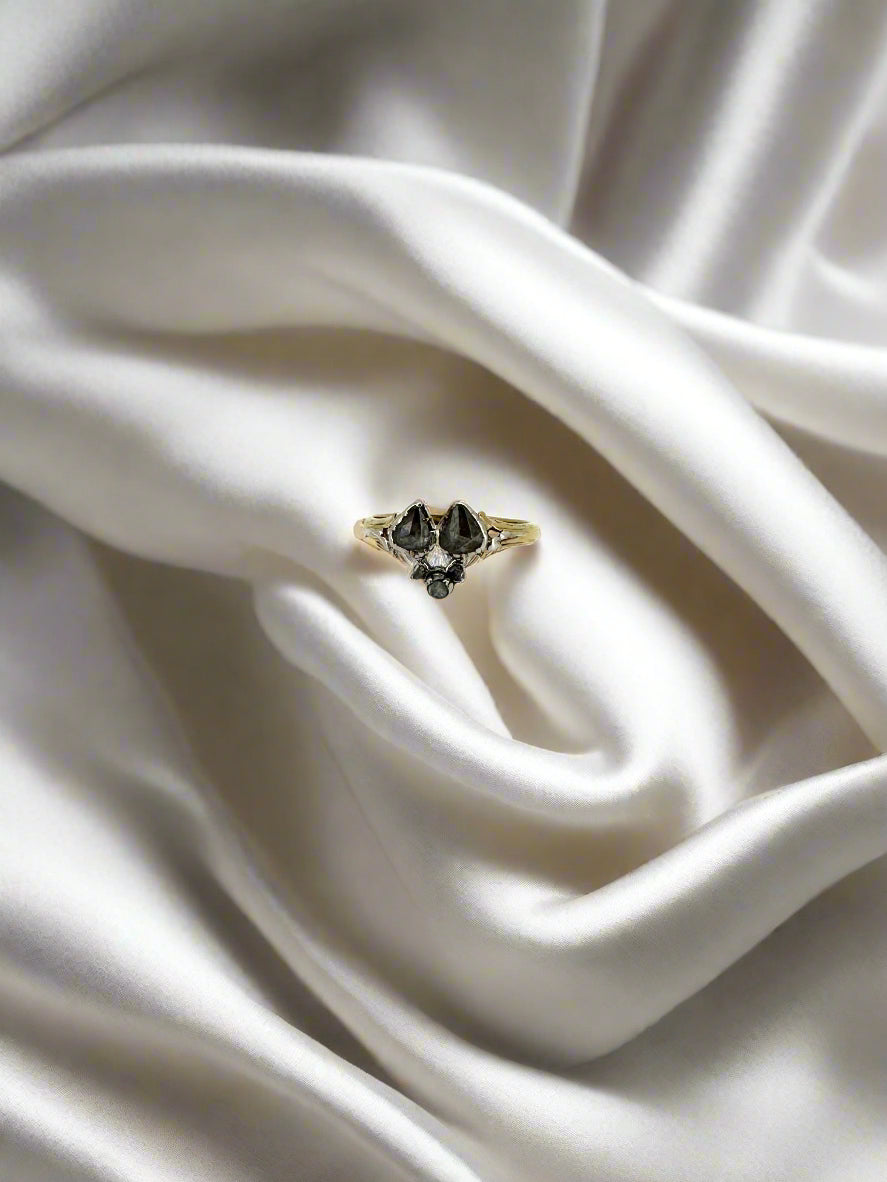 Vintage Ring aus 14k Gold mit Diamanten und schwarzem Stein, filigranes Design