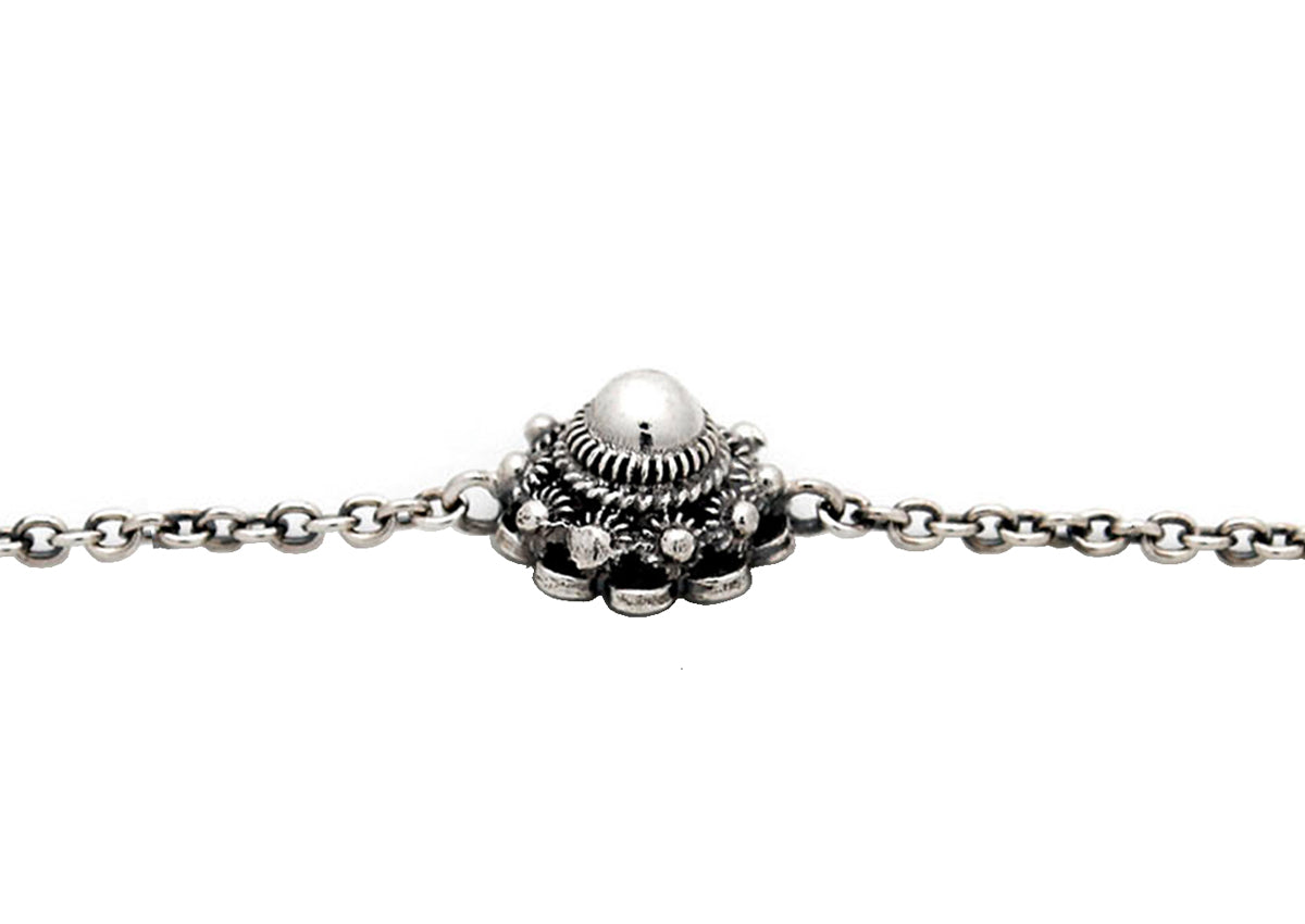 Armband mit silberner Zeeuwse Knoop und feiner Gliederkette