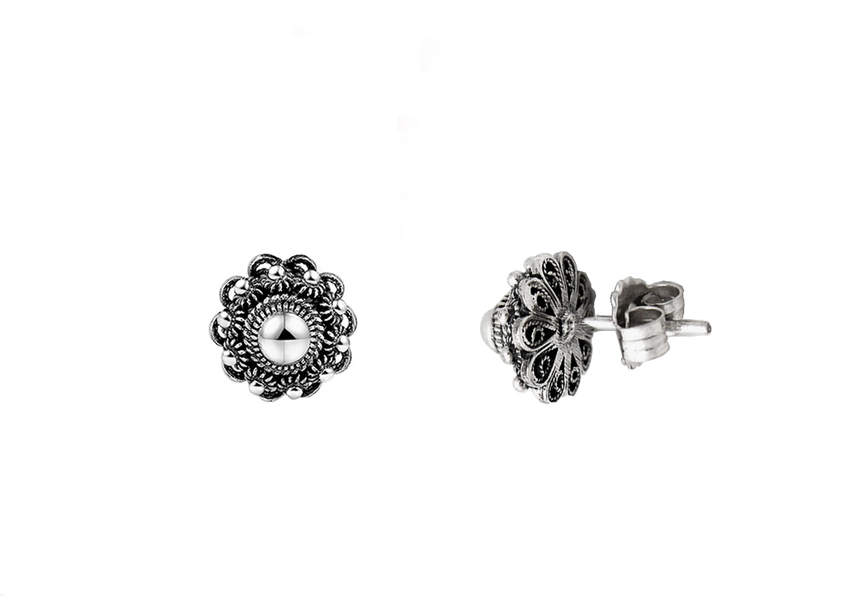 Ohrstecker mit 10 mm Durchmesser in Silber mit filigranem, blütenförmigem Design