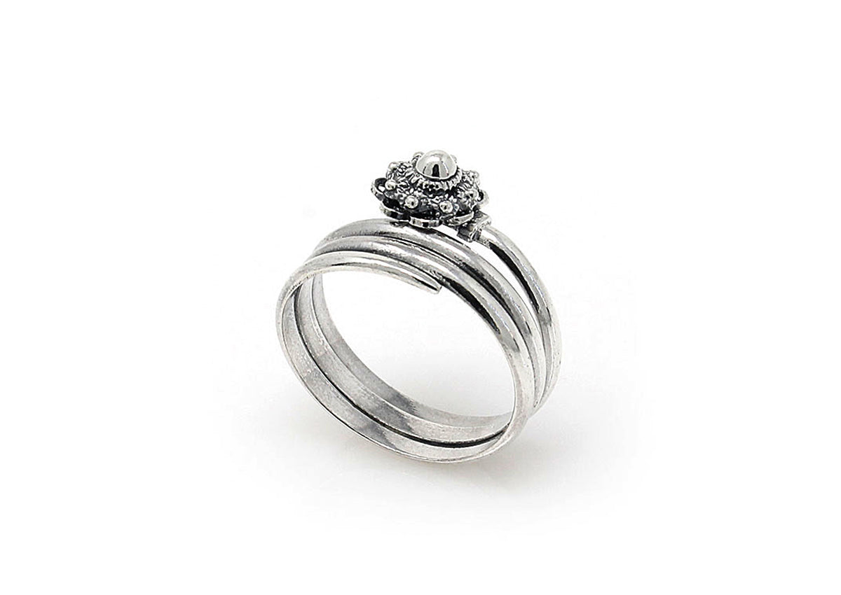 Ring aus Silber mit Zeeuwse Knoop und mehreren schmalen Ringen