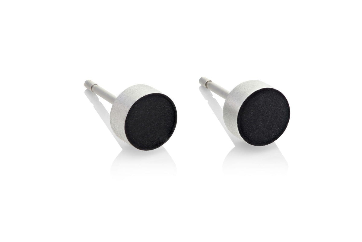 Kleine runde Ohrstecker mit schwarzem Stein und silbernem Gehäuse