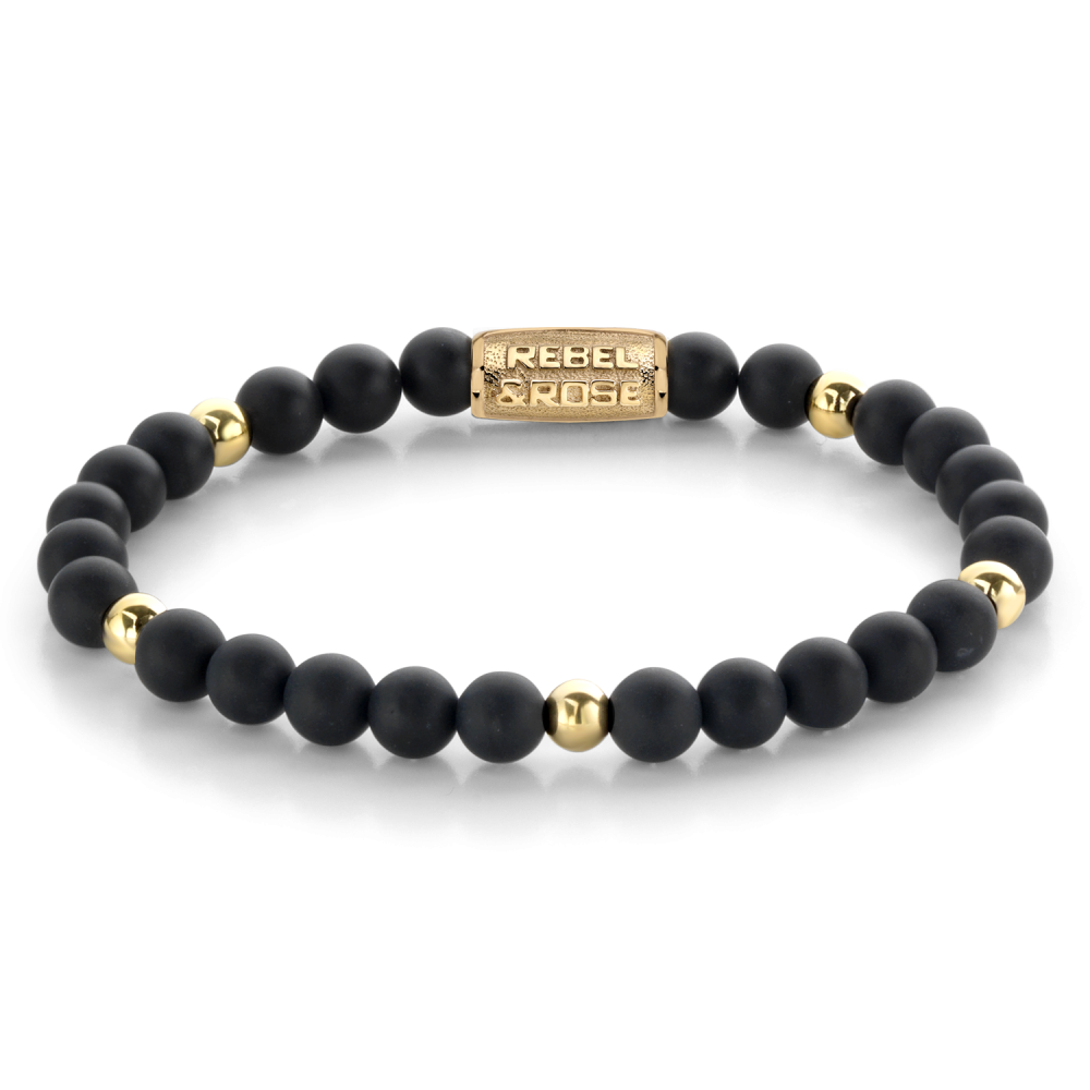 Kralenarmband für Damen aus mattschwarzen Perlen mit goldenen Akzenten und goldfarbener Plakette