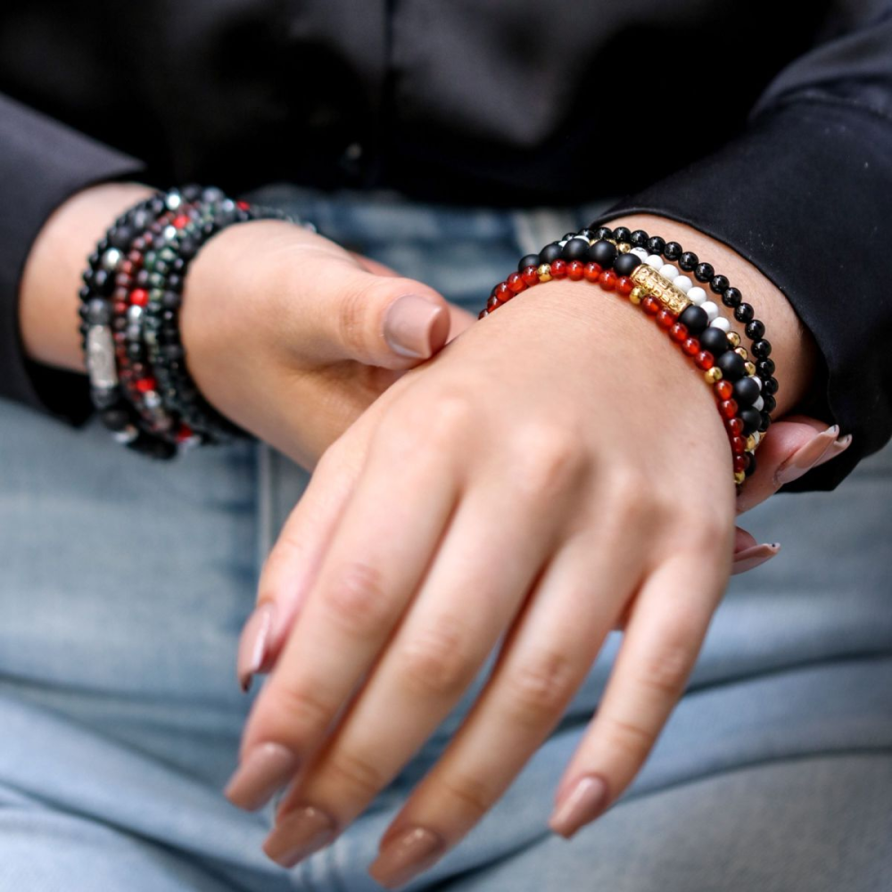 Matt Black Madonna - 18 kt gelbgoldplattiert - 6mm - Perlenarmband Damen