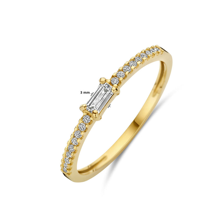 De Van der Kooij Collectie ring zirkonia 14K geelgoud heeft een centrale baguette zirkonia van 3 mm en kleine ronde diamanten op de band.