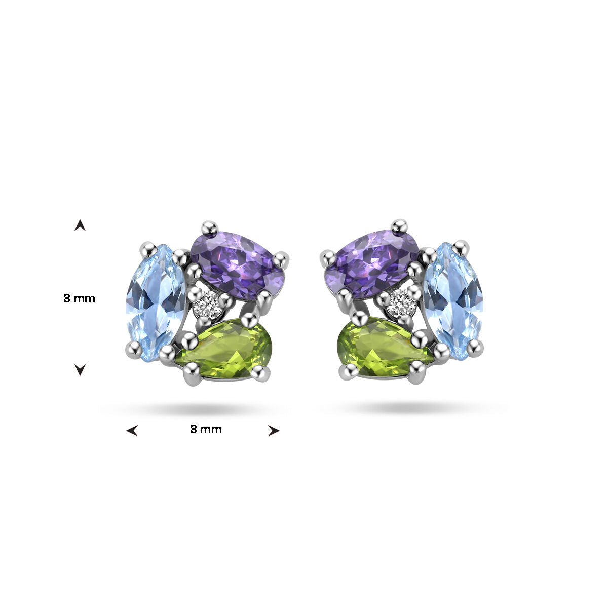 Een paar Van der Kooij Collectie oorknoppen zirkonia en synth. edelstenen, zilver gerhodineerd, met paarse, lichtblauwe en groene stenen met een heldere middensteen (8x8 mm); perfecte dames sieraden afgebeeld op een witte achtergrond.