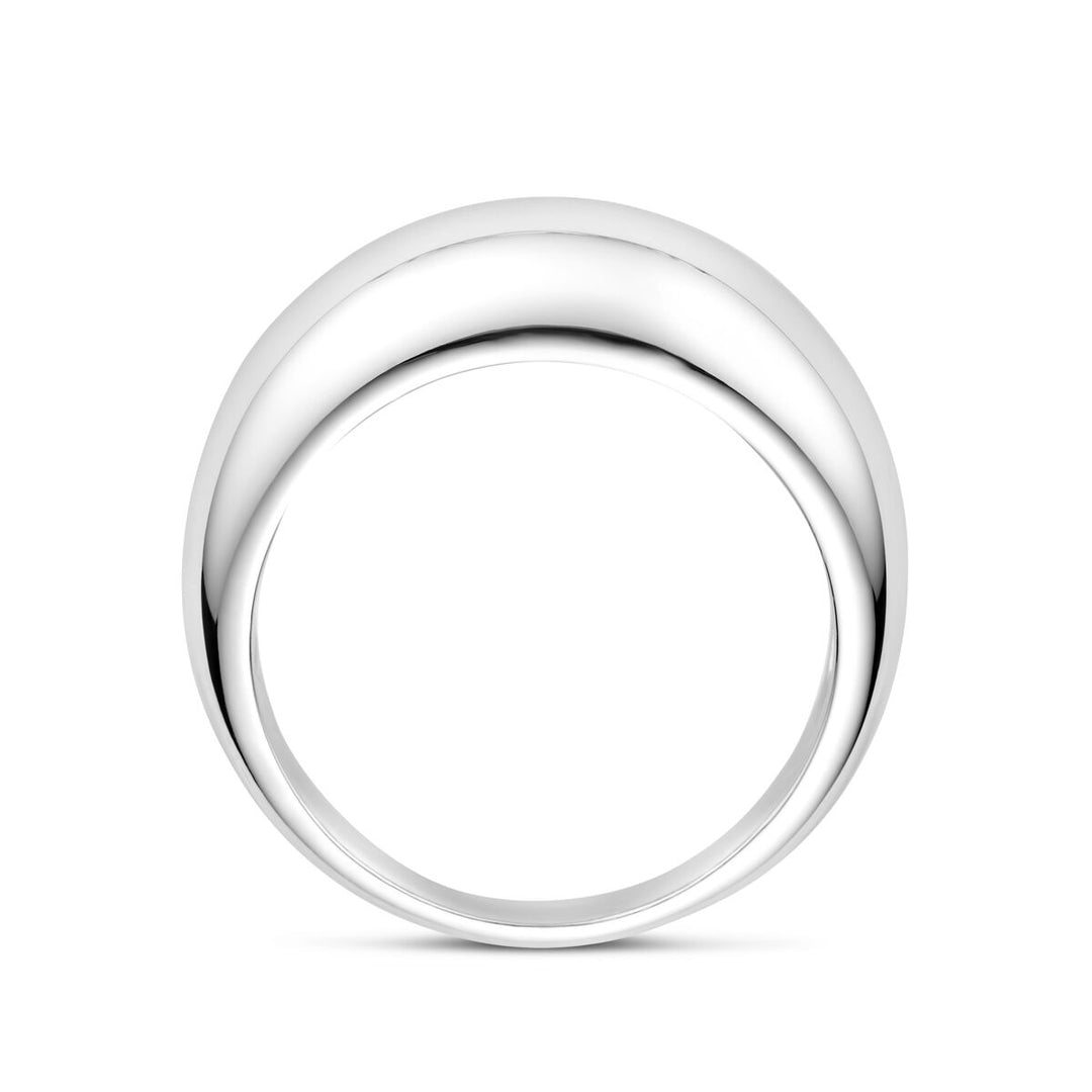Een gepolijste, dikke gewelfde Van der Kooij Collectie ring zilver gerhodineerd is aan de voorkant afgebeeld tegen een effen witte achtergrond.