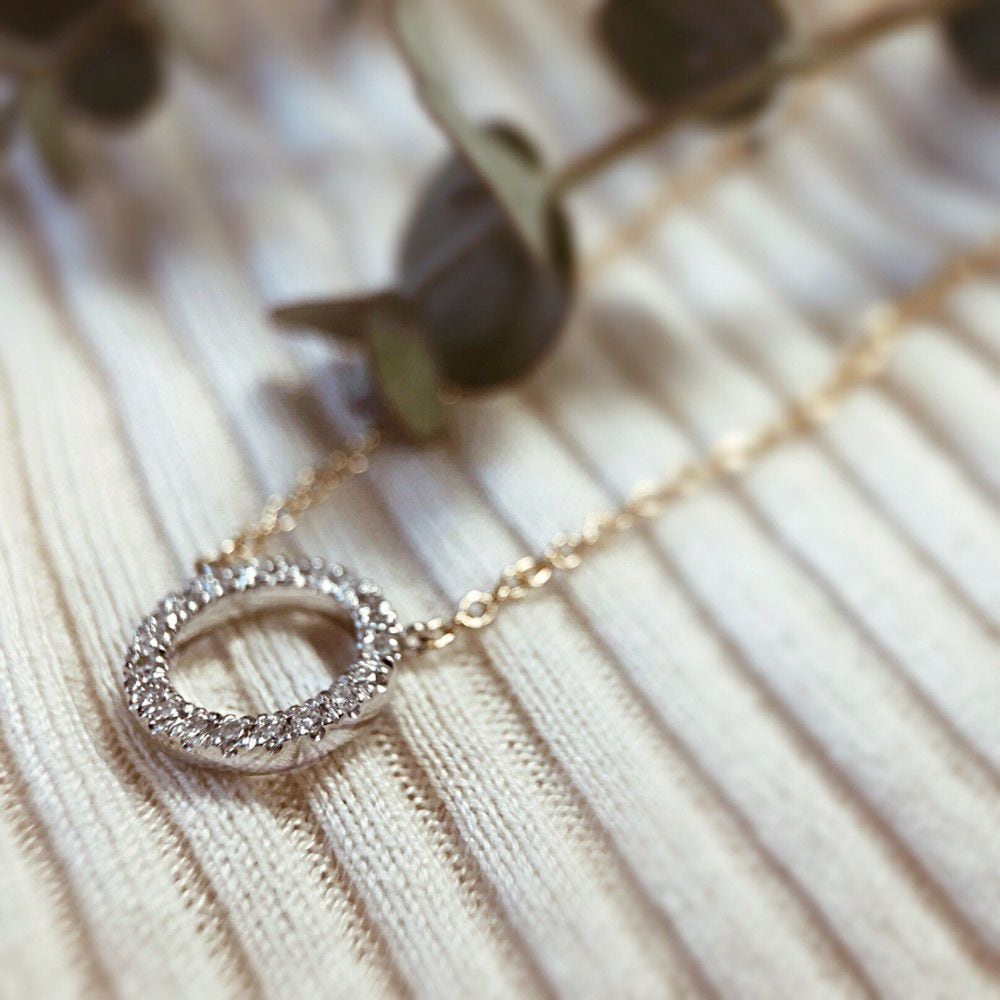 Gelbgold Collier mit Diamantanhänger – 14 Karat, 0.11 Karat Brillant – Kostenloser Versand