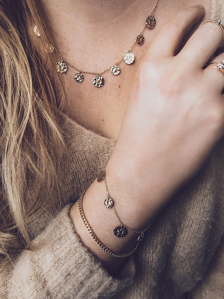 14K Gelbgold Collier mit gehämmerten Coins – Elegantes Schmuckstück für Damen