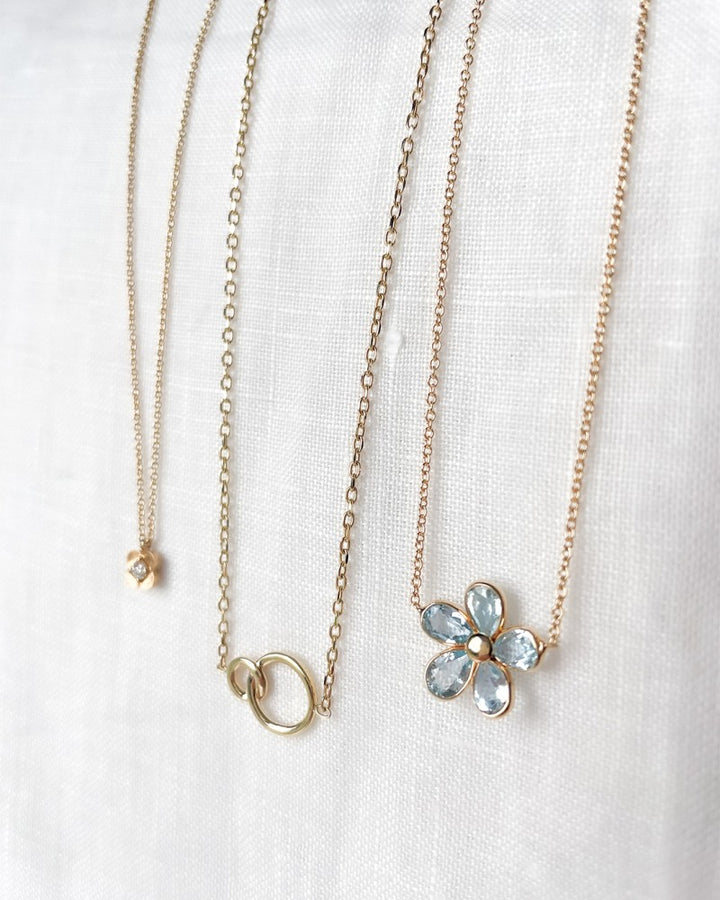 Geelgouden Collier met Bloemvormige Diamanten Hanger - 14 Karaat