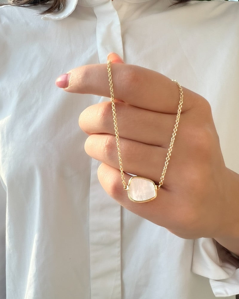 Gelbgold Collier mit runder Ankerkette und Perlmutt-Anhänger – 14 Karat Luxus für Damen