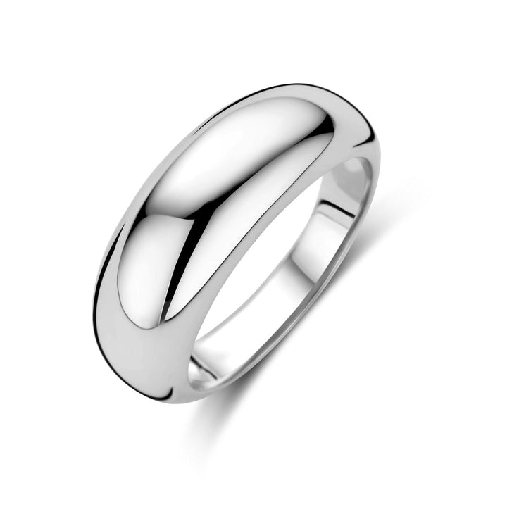 Een gepolijste ring zilver gerhodineerd van Van der Kooij Collectie is afgebeeld op een witte achtergrond. Deze tijdloze band is gemaakt van gerhodineerd zilver voor extra glans en duurzaamheid.