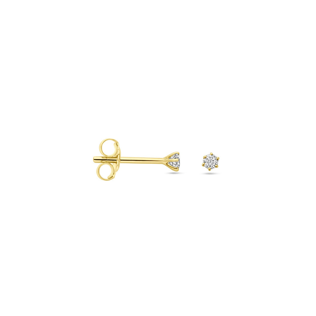 De Van der Kooij Collectie oorknoppen diamant H SI 14K geelgoud voor dames zijn voorzien van ronde, heldere diamanten in prong zettingen, getoond van de zijkant en voorkant op een effen witte achtergrond.
