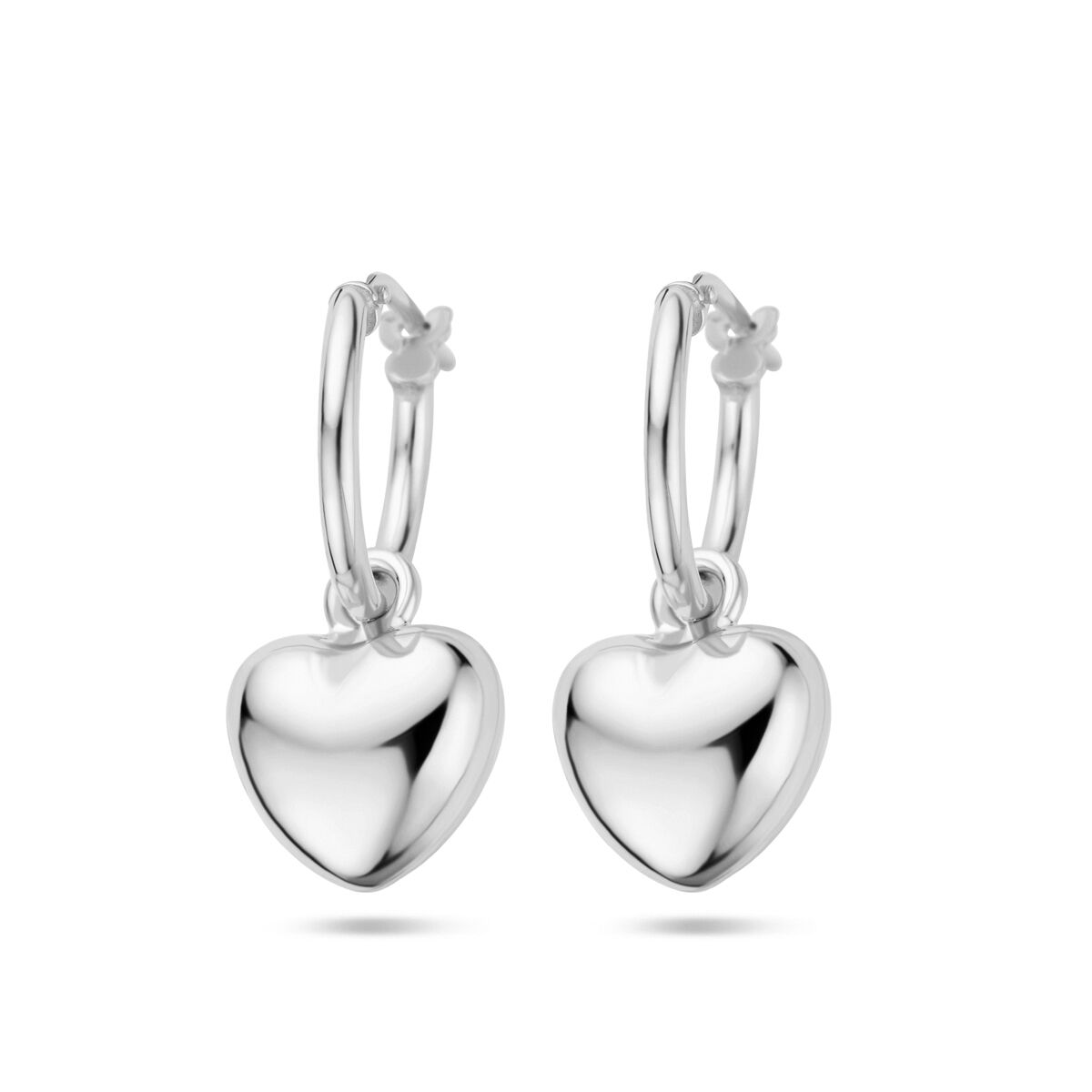 Ohrhänger in Herzform aus rhodiniertem Silber mit glänzender Oberfläche