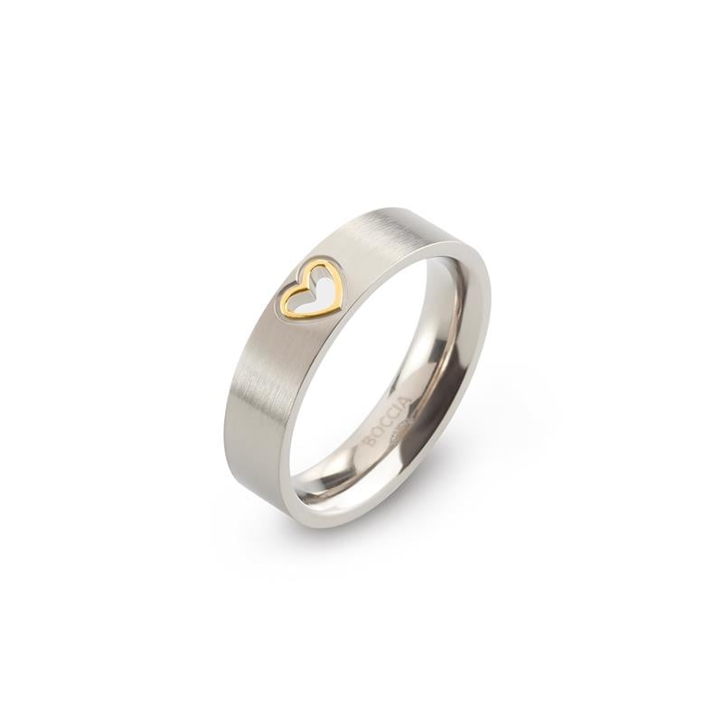 Bicolor Titanring mit gebürsteter Oberfläche und goldenem Herzsymbol