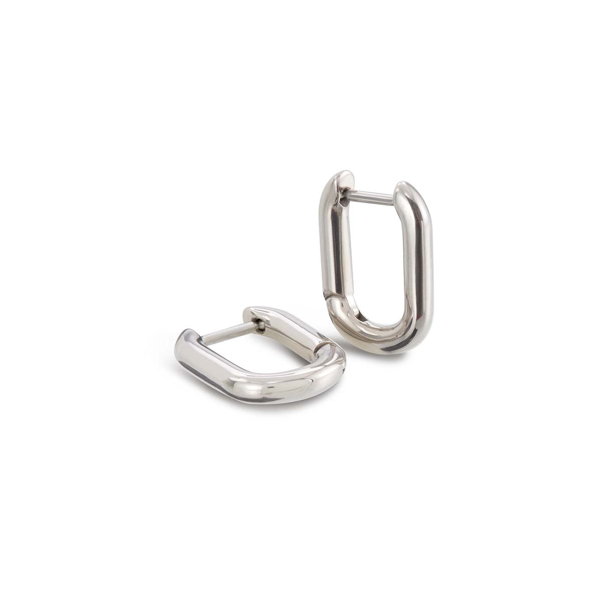 Klapp-Ohrringe aus Titan in Silber mit glänzender Oberfläche und modernem Design