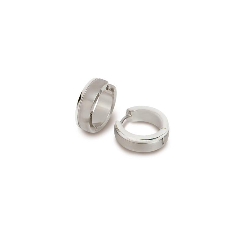 Hochglänzende Ohrhänger aus Titan in Silber mit minimalistischer, runder Form