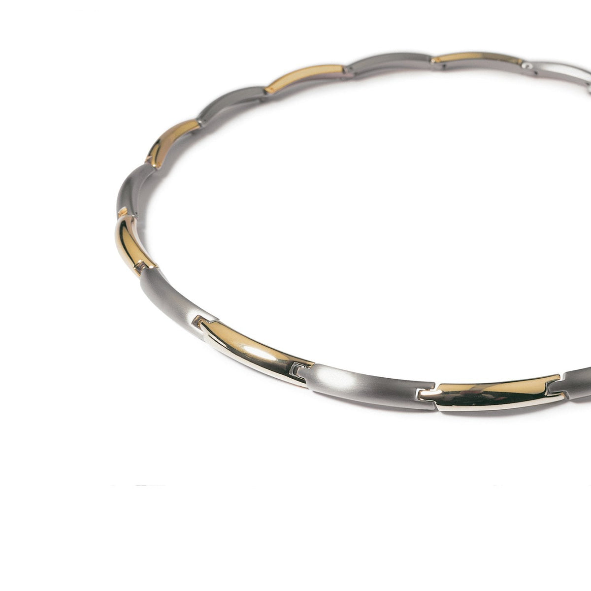 Bicolor Collier aus Titan mit silbernen und goldenen Elementen in geschwungener Form