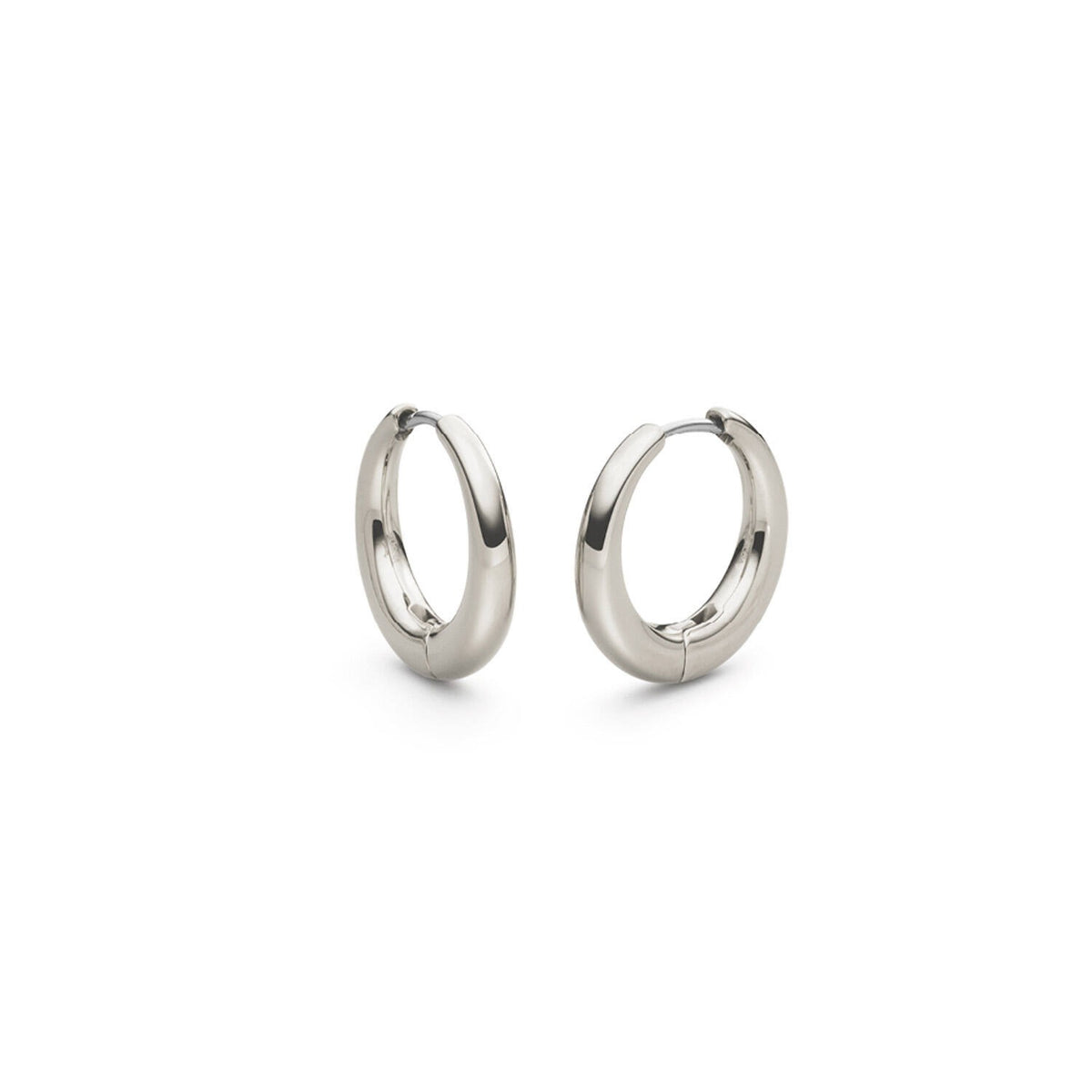 Hängende Ohrringe aus Titan in Silber mit glänzender Oberfläche und klassischem Design