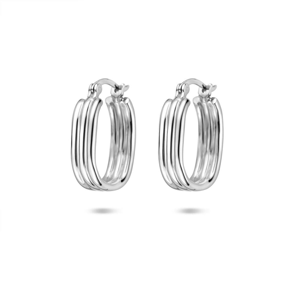 Silberne, rhodinierte Creolen mit einer Breite von 17 mm und mehreren schmalen Ringen