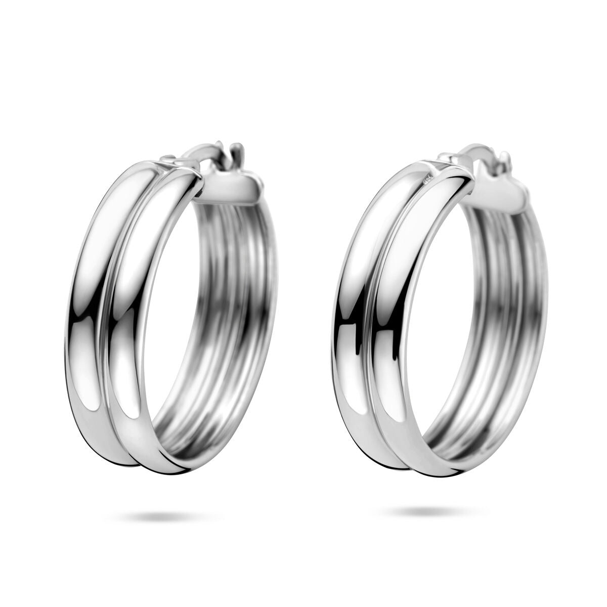 Zwei gerhodinierte Ohringe aus 925 Silber mit einem Durchmesser von 23 mm und einer Breite von 6 mm