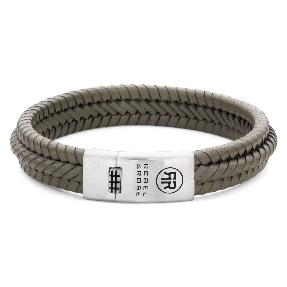 Armband aus 925er Silber mit camo-farbenem, geflochtenem Leder und silberner Verschlussplatte