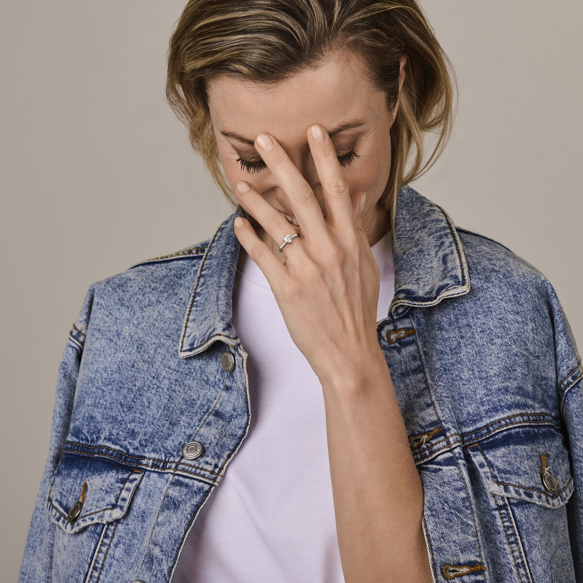Silberring mit herzförmigem Zirkonia – rhodiniertes Damen-Design
