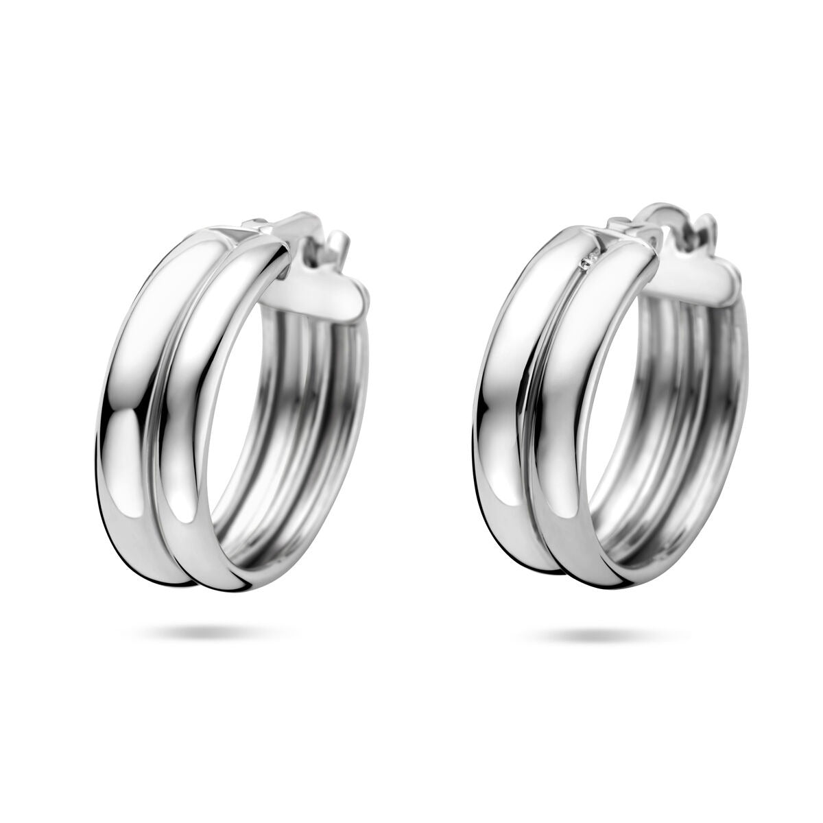 Zwei gerhodinierte Ohringe aus 925 Silber mit einem Durchmesser von 18 mm und einer Breite von 6 mm
