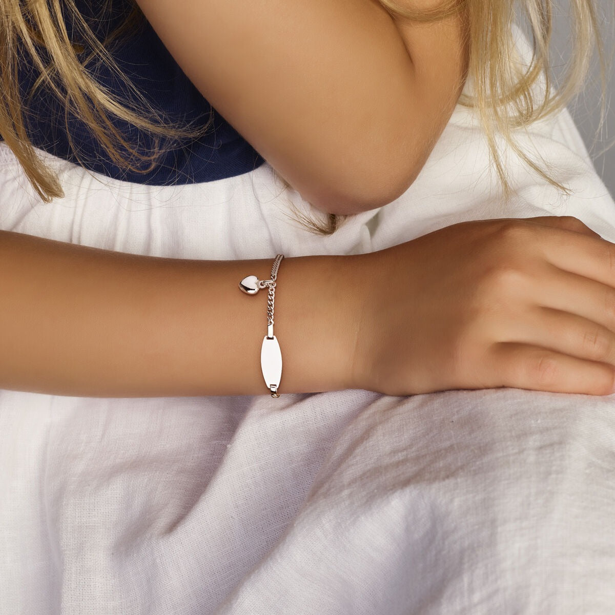 Silbernes Gravurarmband mit Herz – Kindergröße