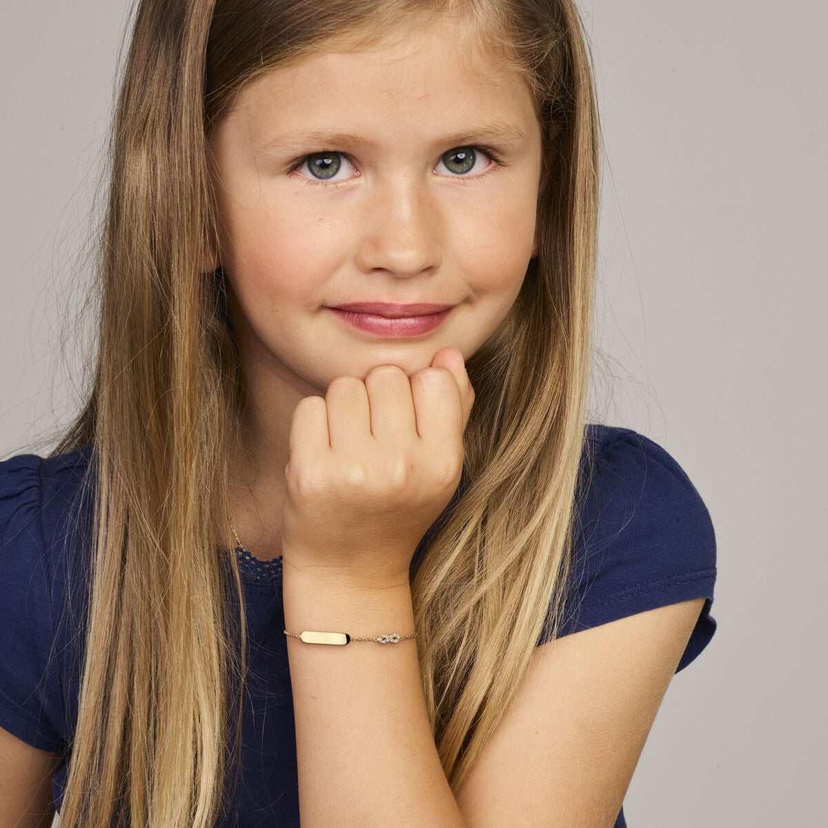 Goldenes Gravurarmband 14k mit Infinity und Zirkonia – Kinderarmband