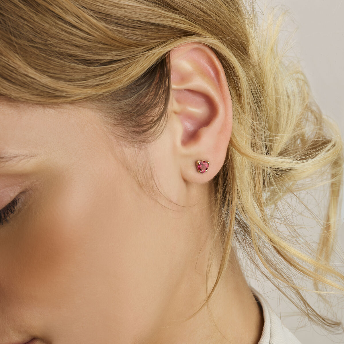 14 Karat Gelbgold Ohrstecker mit rosa Herz-Topas