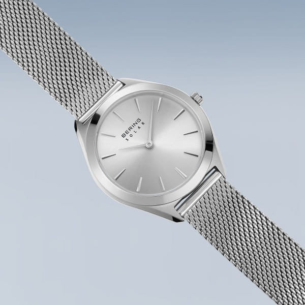 Bering Damenuhr Solar silberfarbenes Zifferblatt - 17331-000