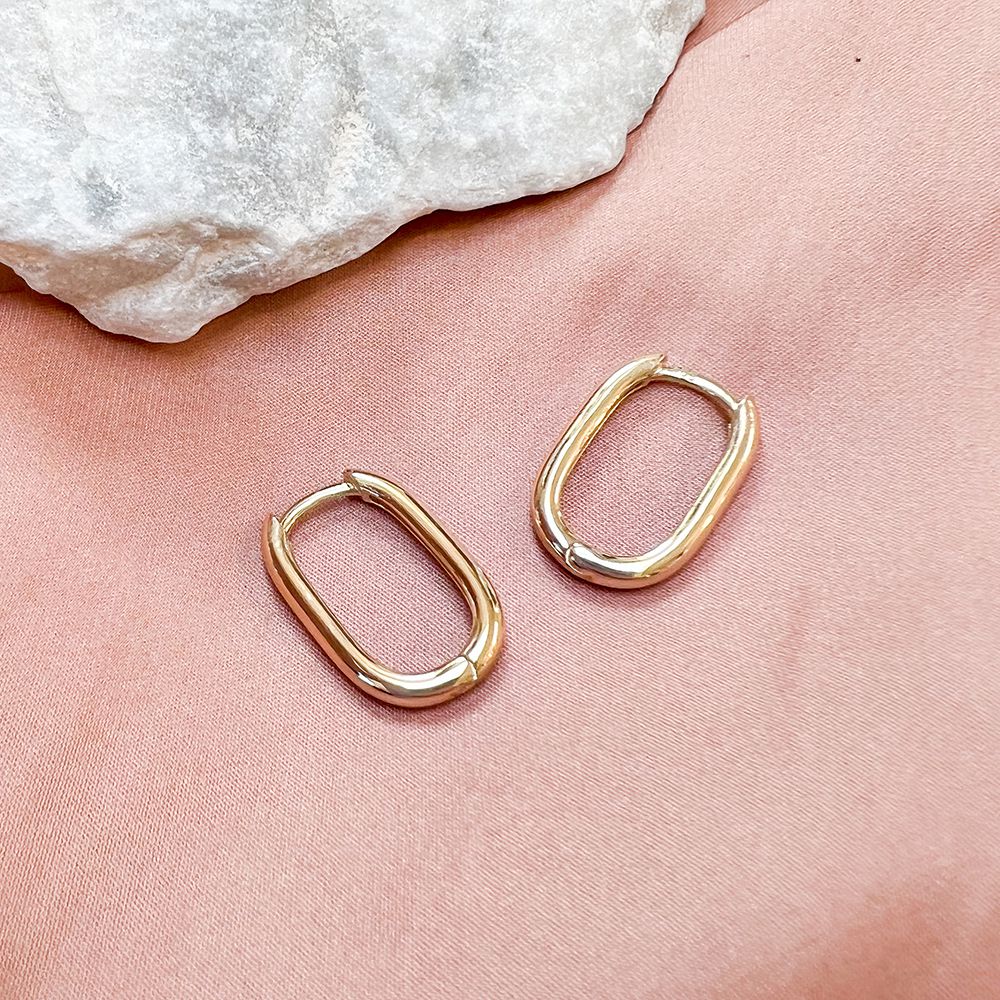 Zarte Ohrringe aus Gelbgold – Zeitlos und raffiniert