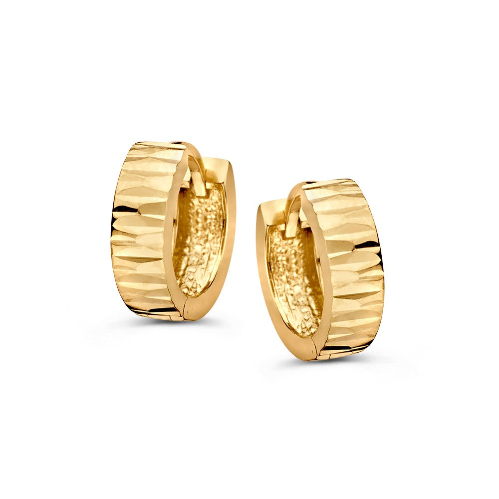 Gelbgoldene Ohrringe mit bearbeiteter Vorderseite und strukturiertem Design