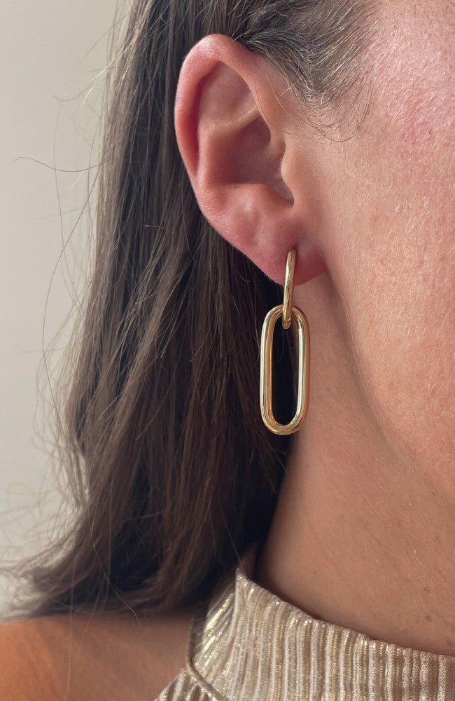 Wunderschöne goldene Ohrringe mit groben, baumelnden Gliedern – Statement-Accessoire