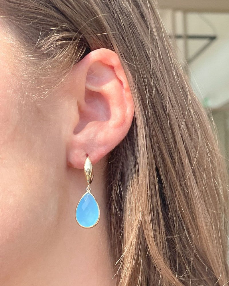 Gelbgold-Ohrringe mit blauem Chalcedon – Eleganz in Farbe