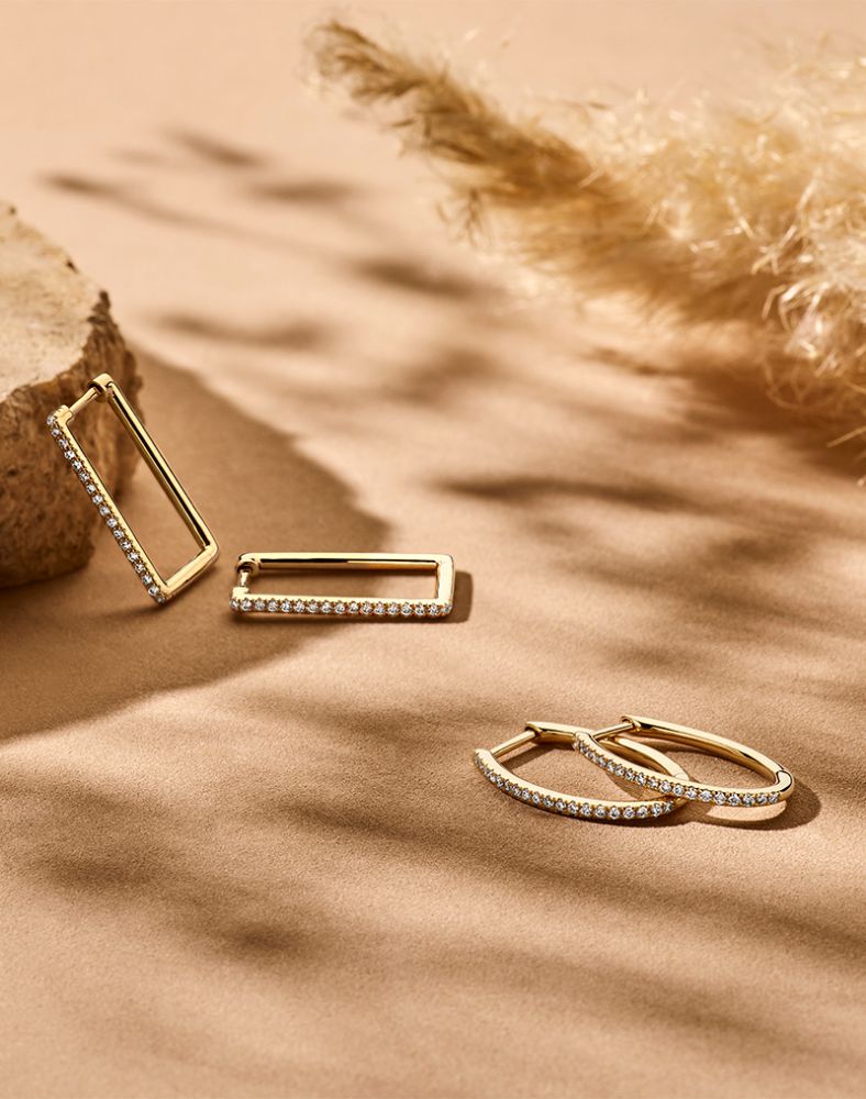 Prachtige Geelgouden Ovale Oorringen met Fijne Diamanten – Subtiele Elegantie 0,18 crt.
