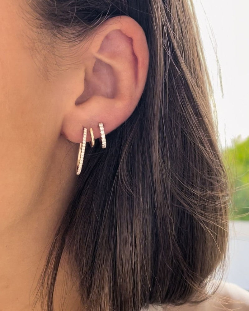 Wunderschöne ovale Ohrringe aus Gelbgold mit feinen Diamanten – dezente Eleganz 0,18 kt.